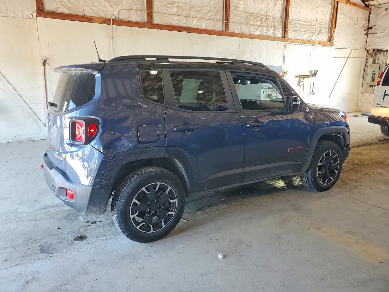 2023 Jeep Renegade Trailhawk - Фото 3