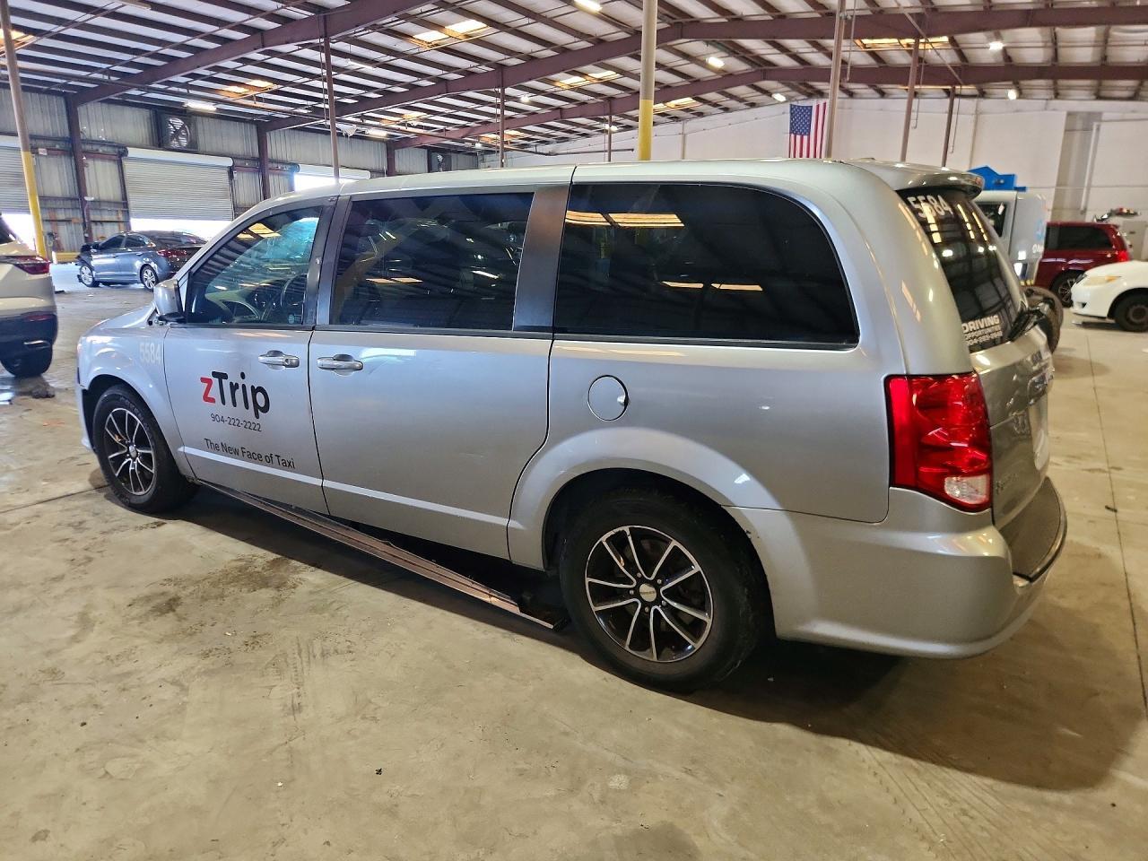 2018 Dodge Grand Caravan Sxt - Image 2