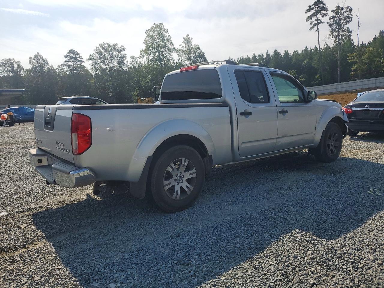 2010 Nissan Frontier Se V6 - Image 3