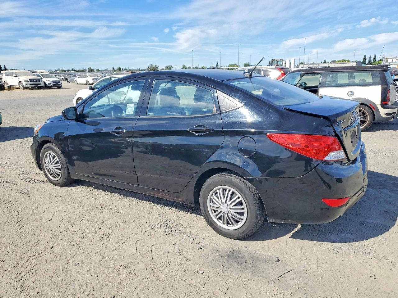 2013 Hyundai Accent Gls - Image 2