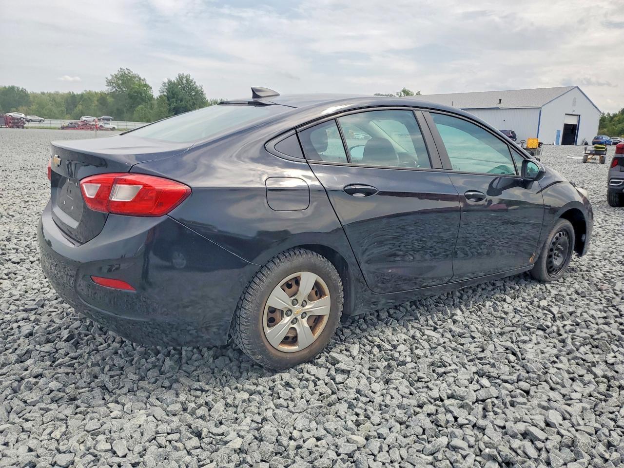 2017 Chevrolet Cruze Ls - Image 3