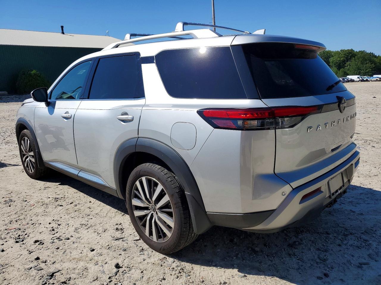 2022 Nissan Pathfinder Platinum - Image 2