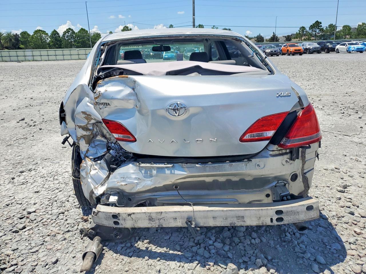 2005 Toyota Avalon Xls - Image 6