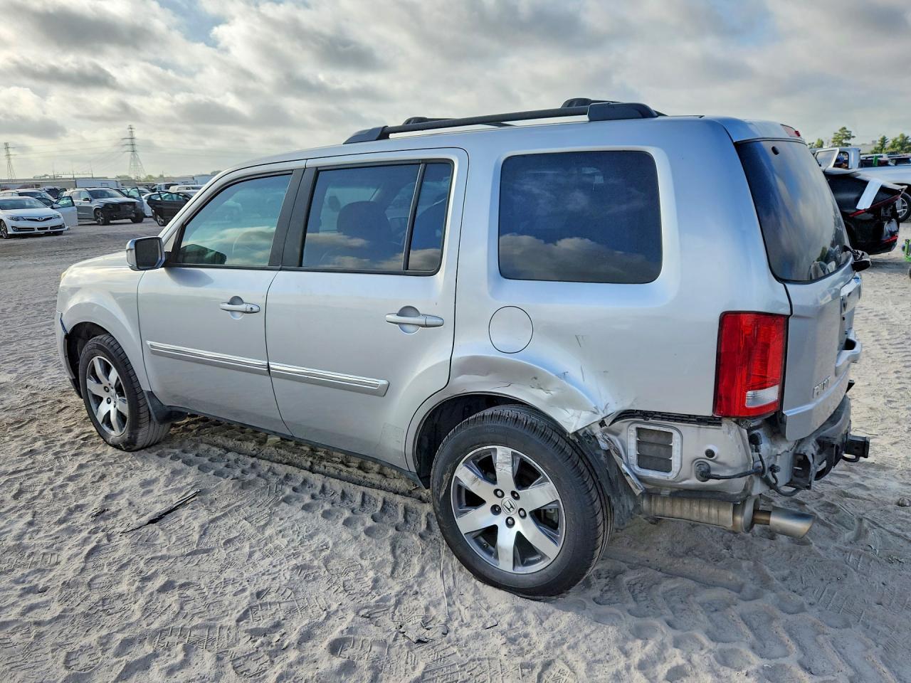 2015 Honda Pilot Touring - Image 2