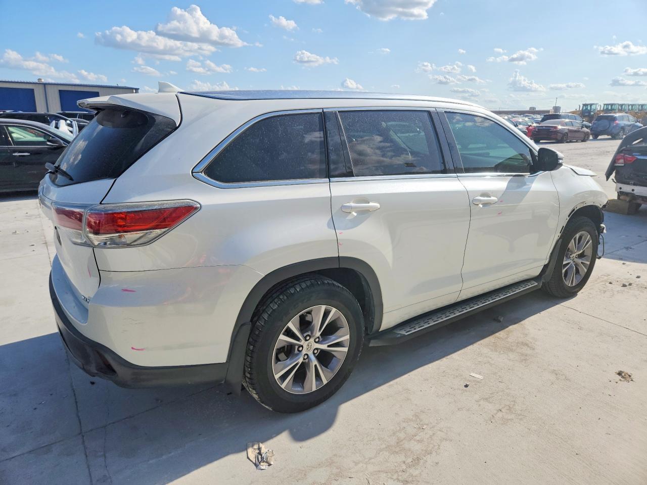 2014 Toyota Highlander Xle - Image 3
