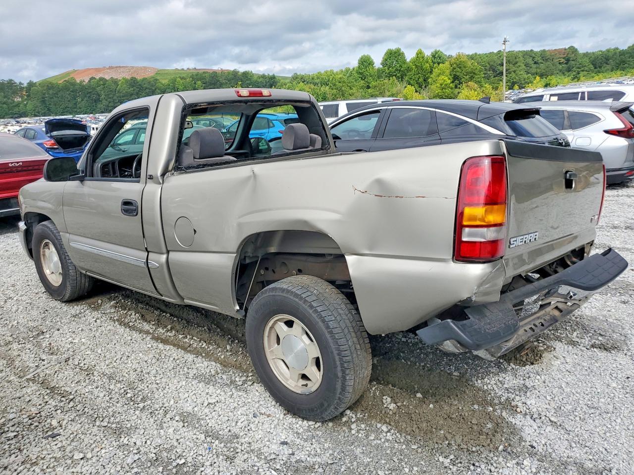 2003 GMC New Sierra C1500 - Фото 2