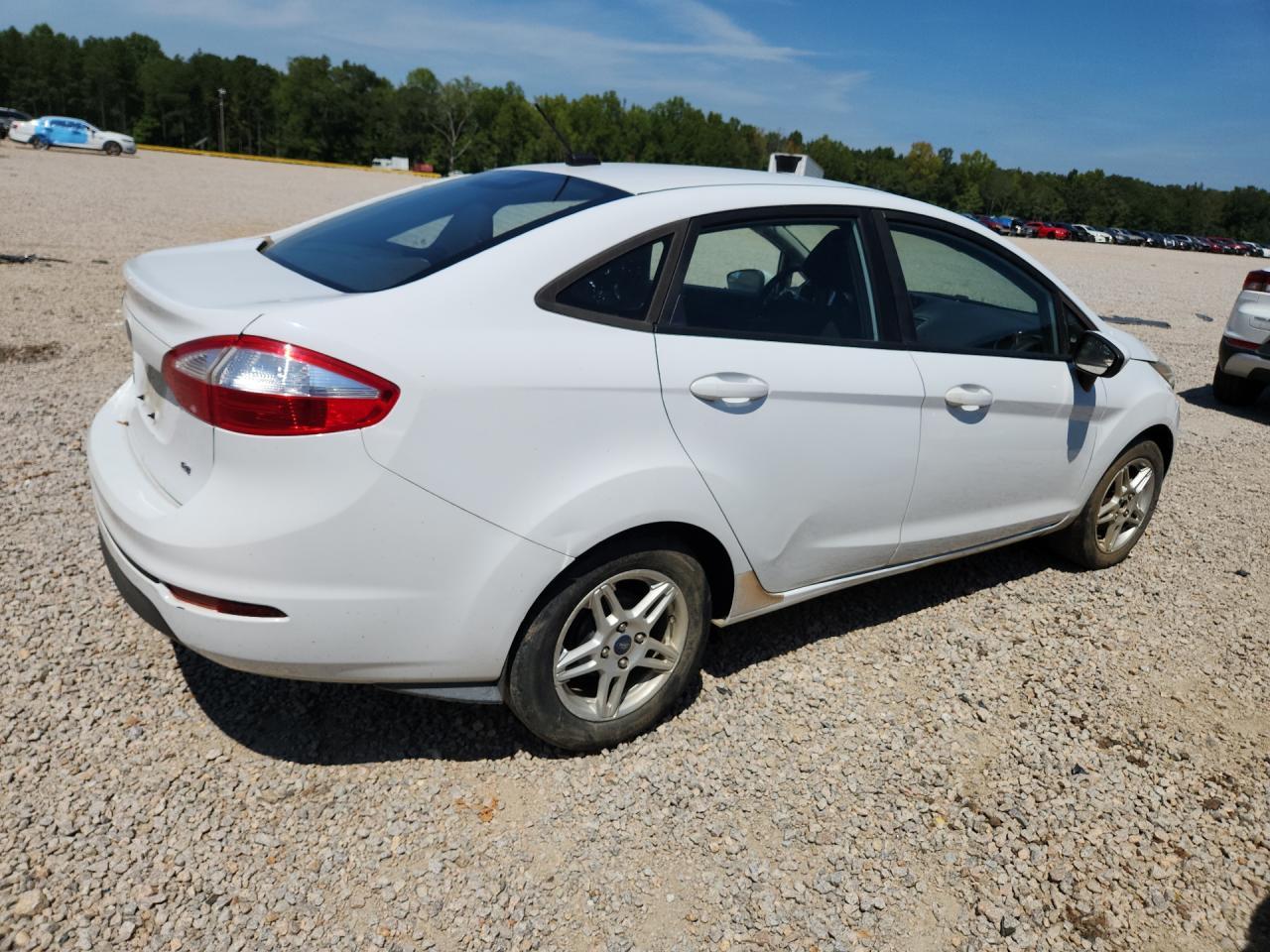 2017 Ford Fiesta Se - Image 3