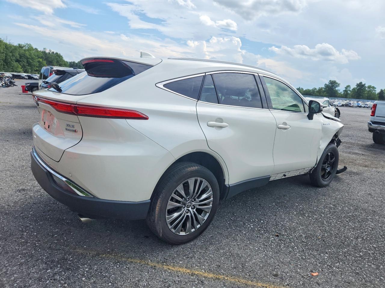 2021 Toyota Venza Xle - Image 3