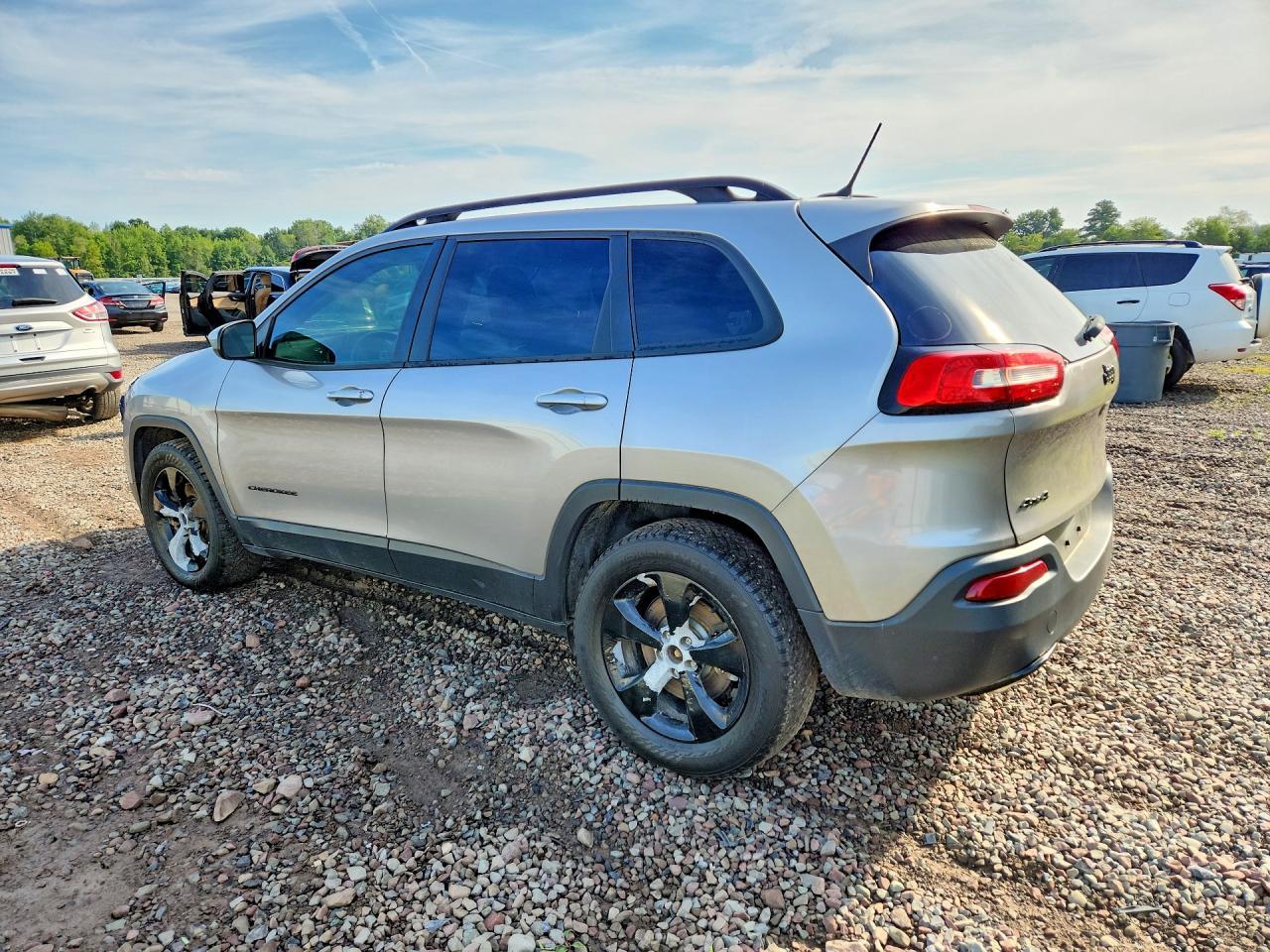 2018 Jeep Cherokee Latitude - Image 2