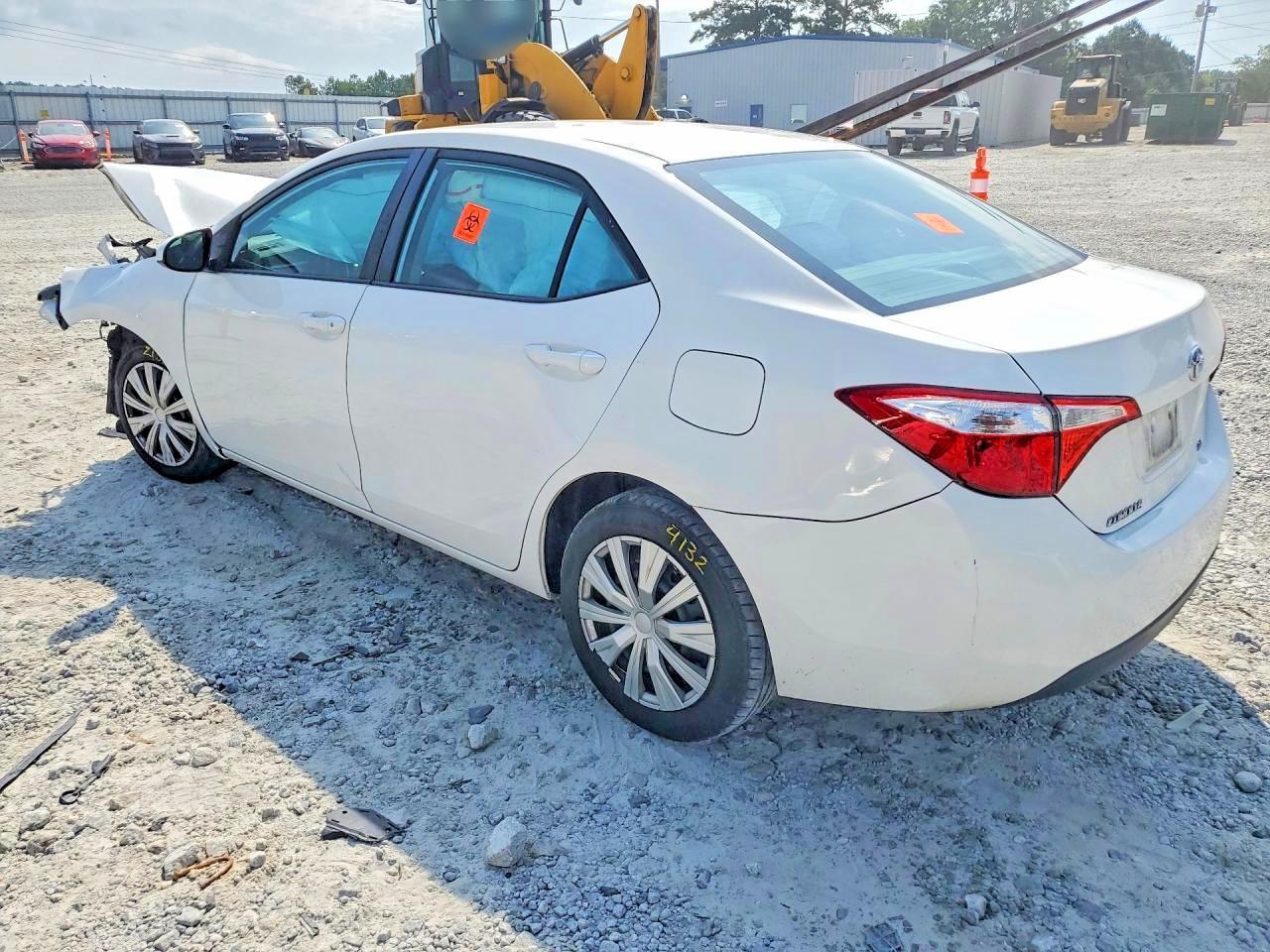 2015 Toyota Corolla Le - Фото 2