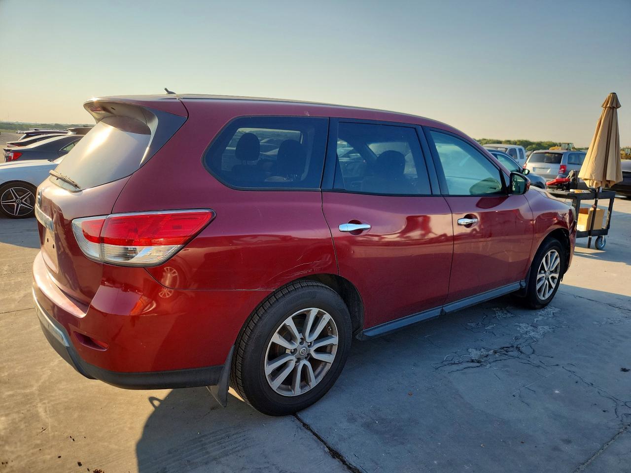 2014 Nissan Pathfinder S - Image 3
