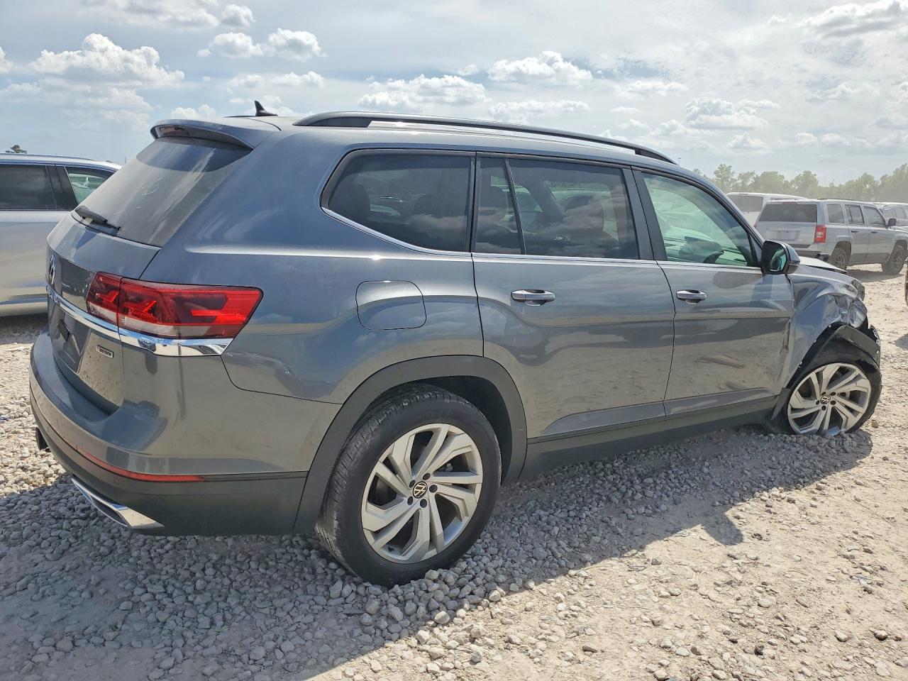 2022 Volkswagen Atlas Se - Фото 3