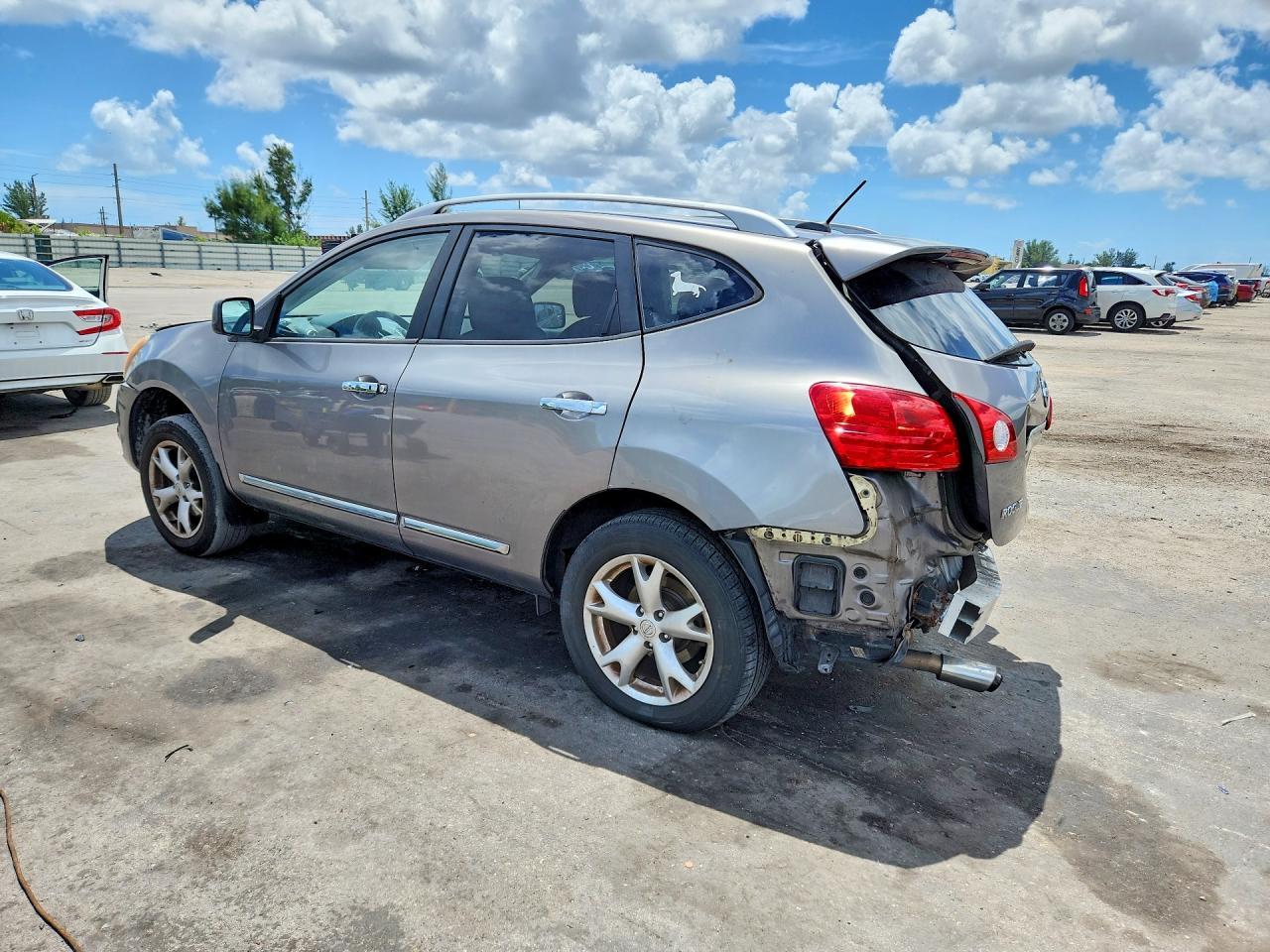 2011 Nissan Rogue S - Image 2
