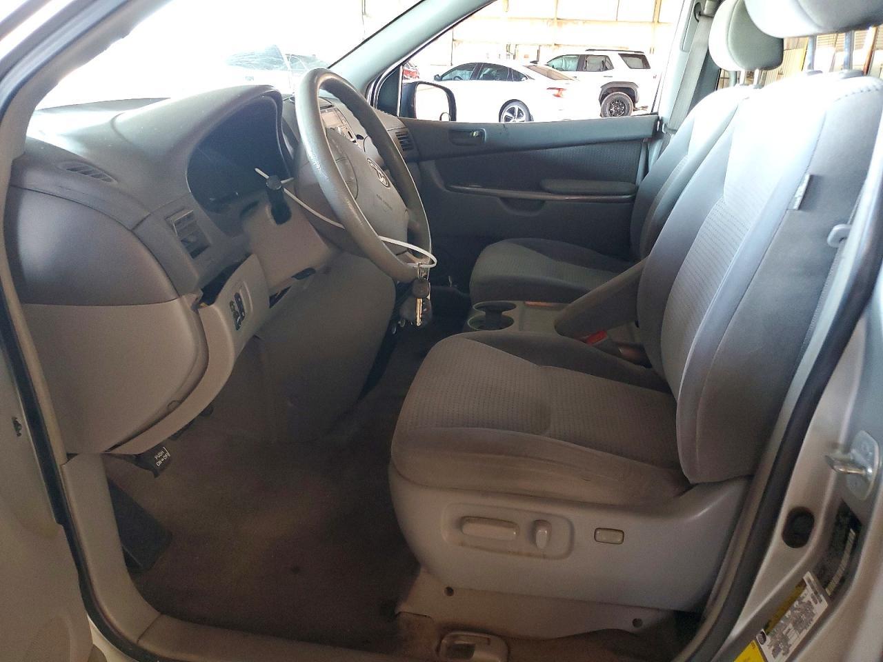 2006 Toyota Sienna Le 8 Passenger - Image 7