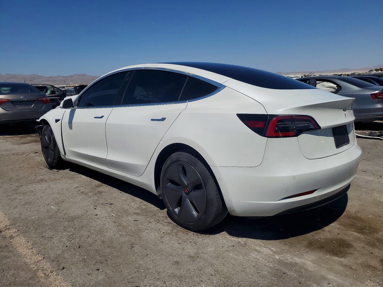 2019 Tesla Model 3 - Фото 2