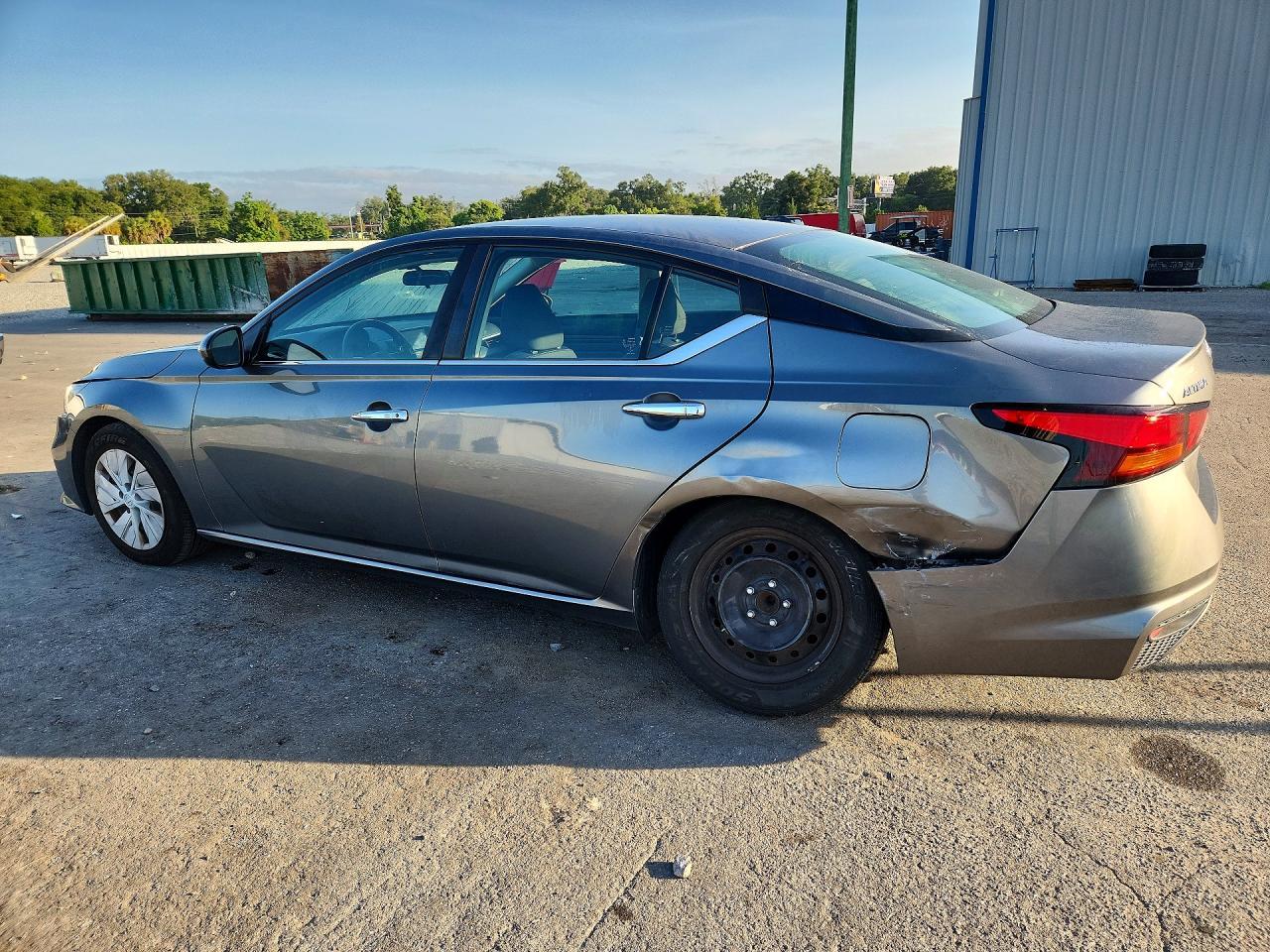 2022 Nissan Altima S - Фото 2