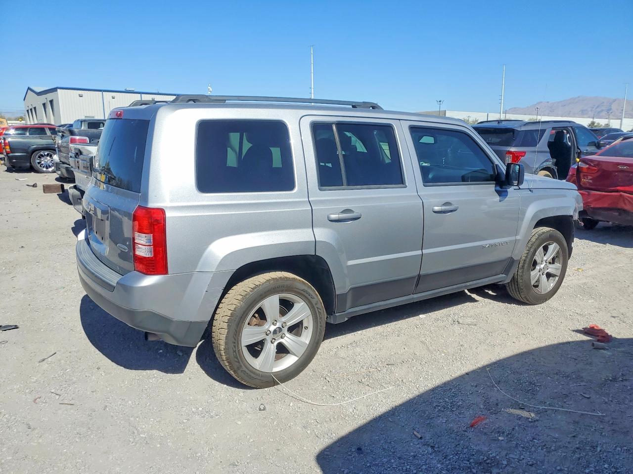 2014 Jeep Patriot Latitude - Фото 3