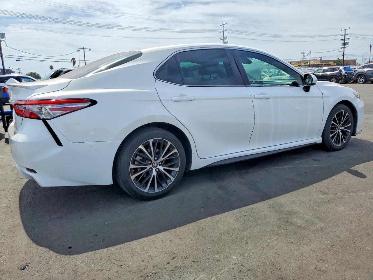 2018 Toyota Camry Se - Фото 3