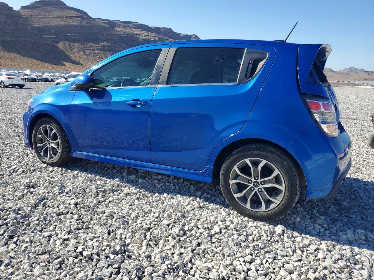 2018 Chevrolet Sonic Lt - Фото 2