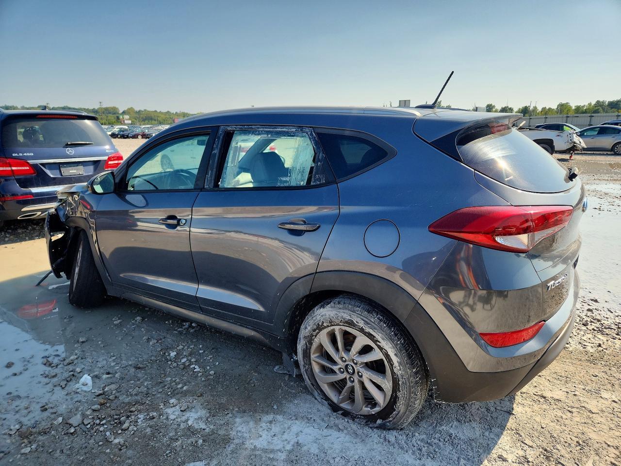 2016 Hyundai Tucson Se - Image 2