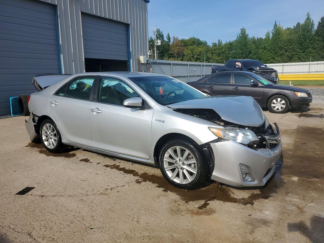 2014 Toyota Camry Hybrid Xle - Image 4