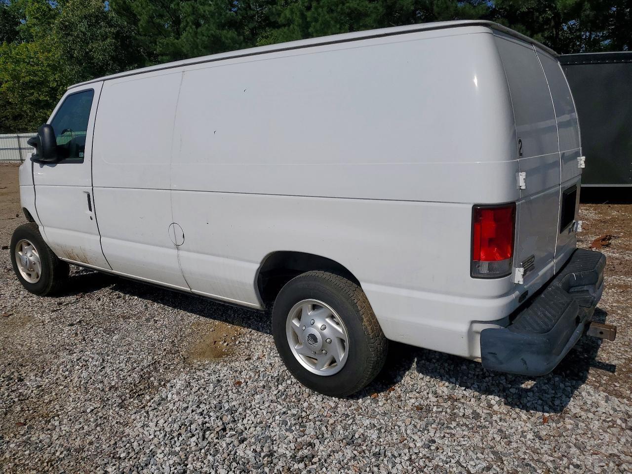2014 Ford Econoline E150 Van - Image 2