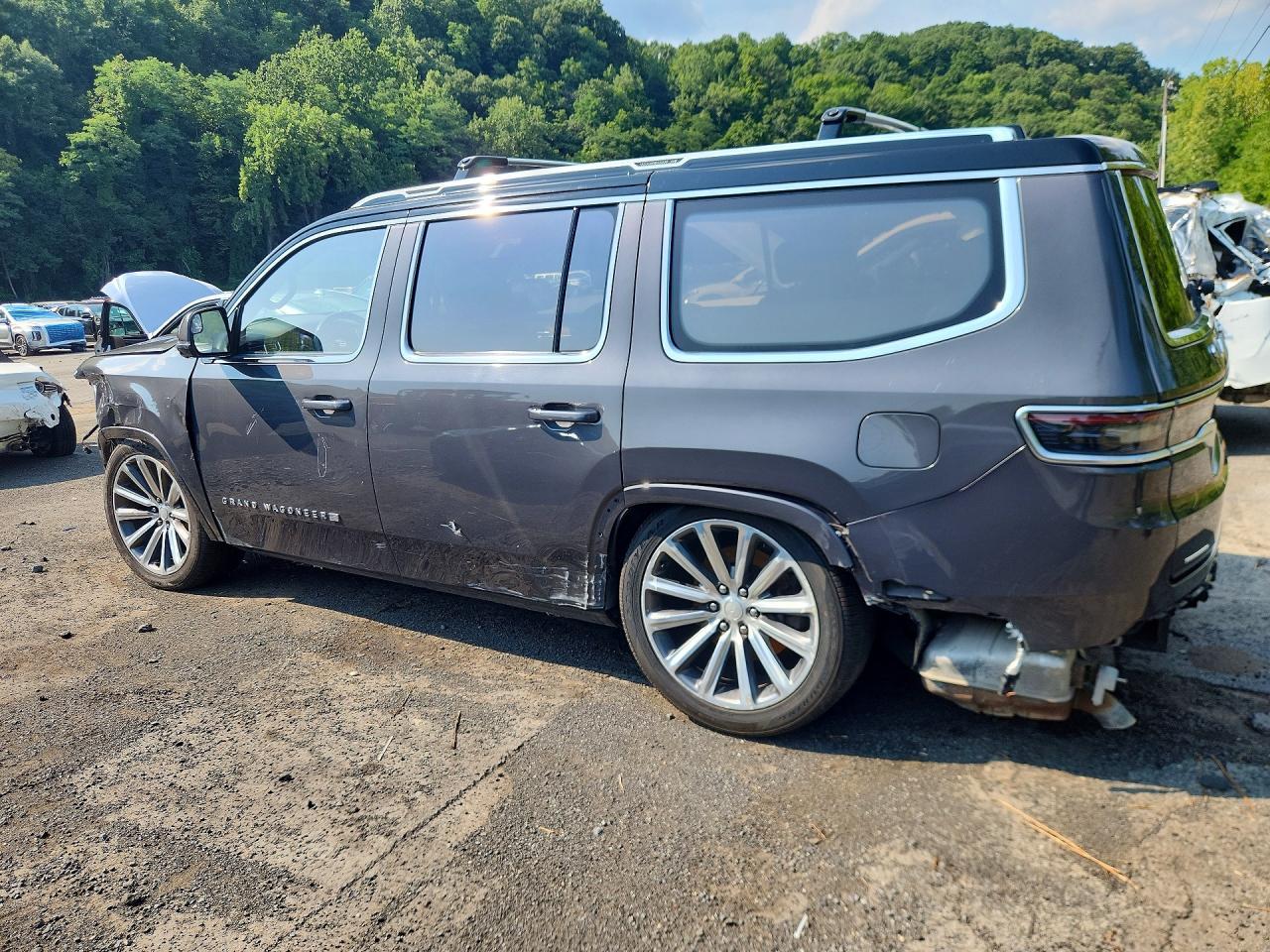 2022 Jeep Grand Wagoneer Series Ii - Фото 2