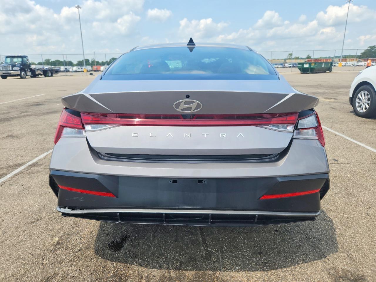 2025 Hyundai Elantra Sel - Фото 6