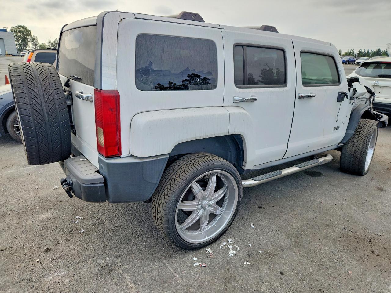 2009 Hummer H3 - Image 3