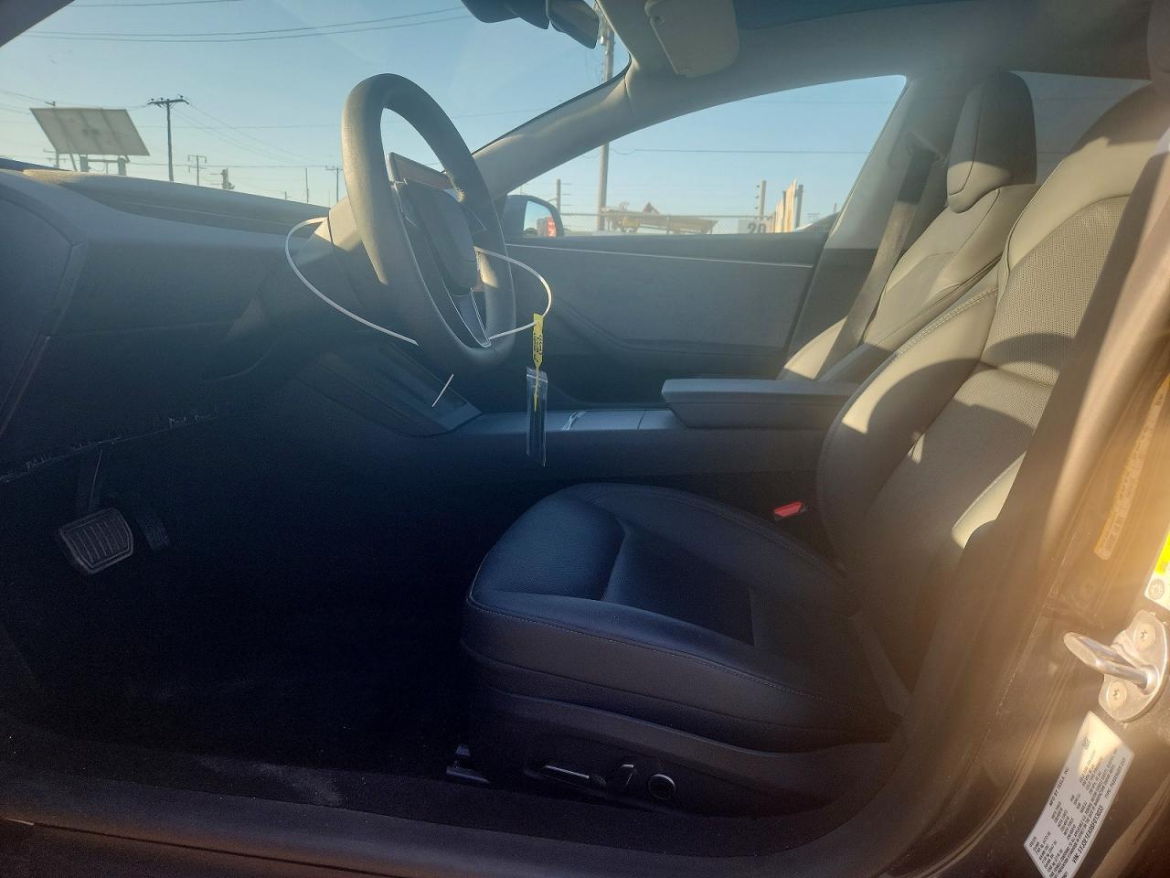 2025 Tesla Model 3 - Фото 7