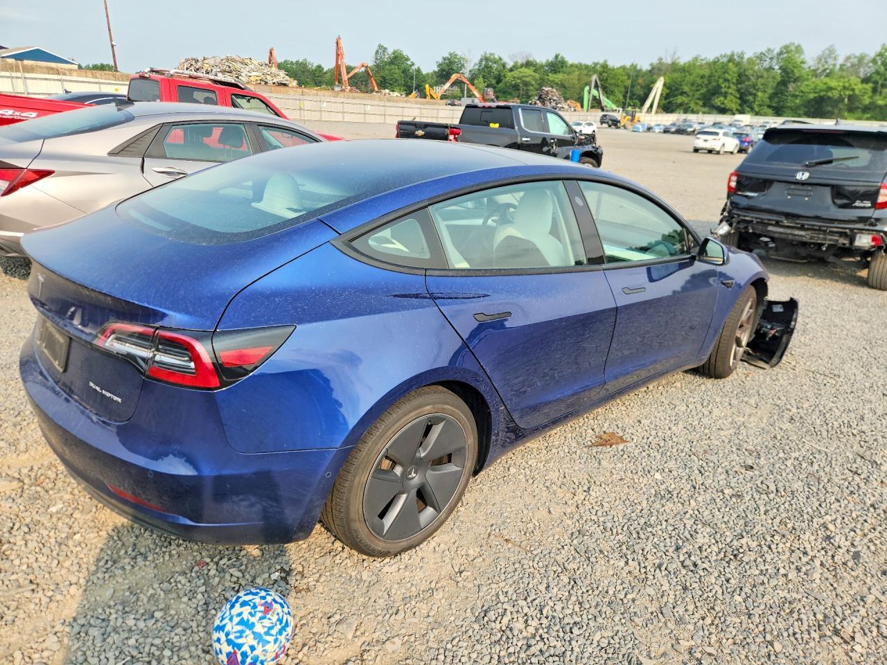 2022 Tesla Model 3 - Фото 3