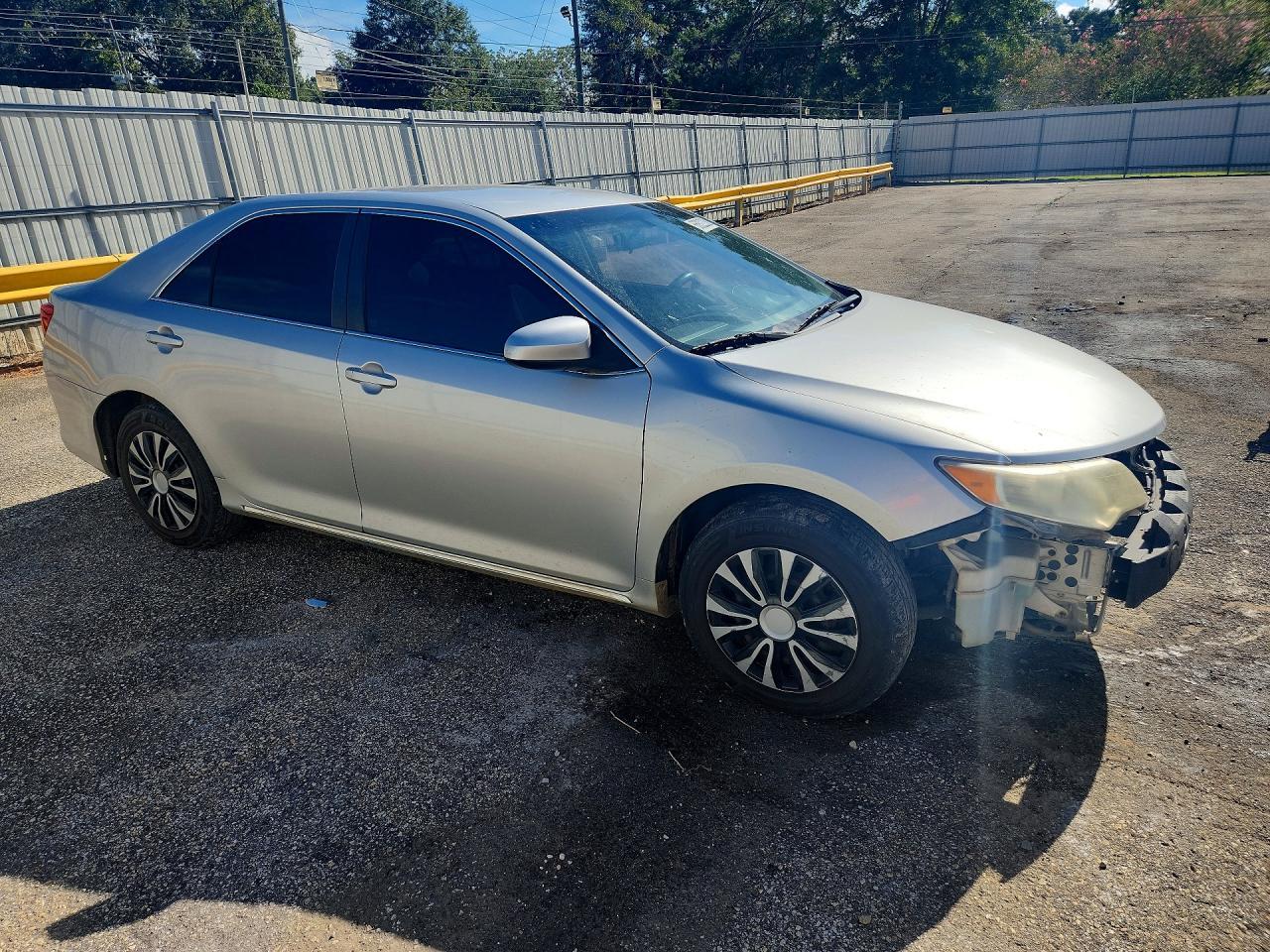 2012 Toyota Camry Le - Image 4