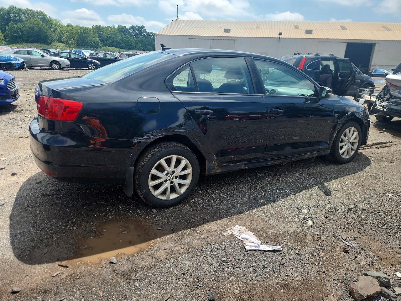 2012 Volkswagen Jetta - Image 3