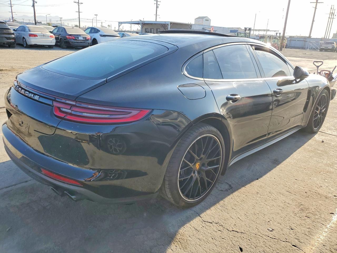 2018 Porsche Panamera 4 - Image 3
