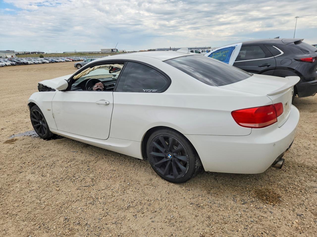 2009 BMW 335 Xi - Image 2