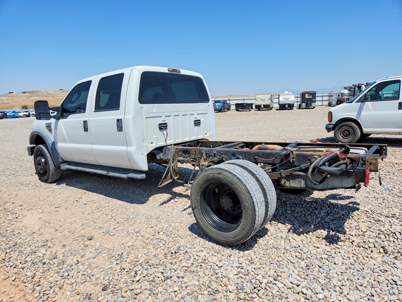 2010 Ford F450 Super - Фото 2