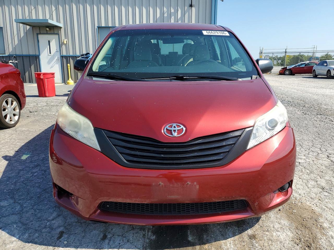 2013 Toyota Sienna L 7-Passenger - Image 5