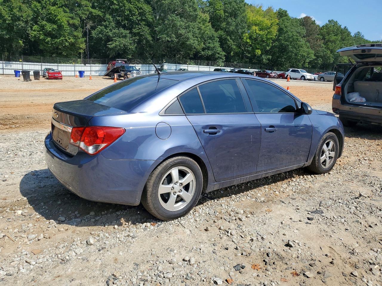 2014 Chevrolet Cruze Ls - Image 3