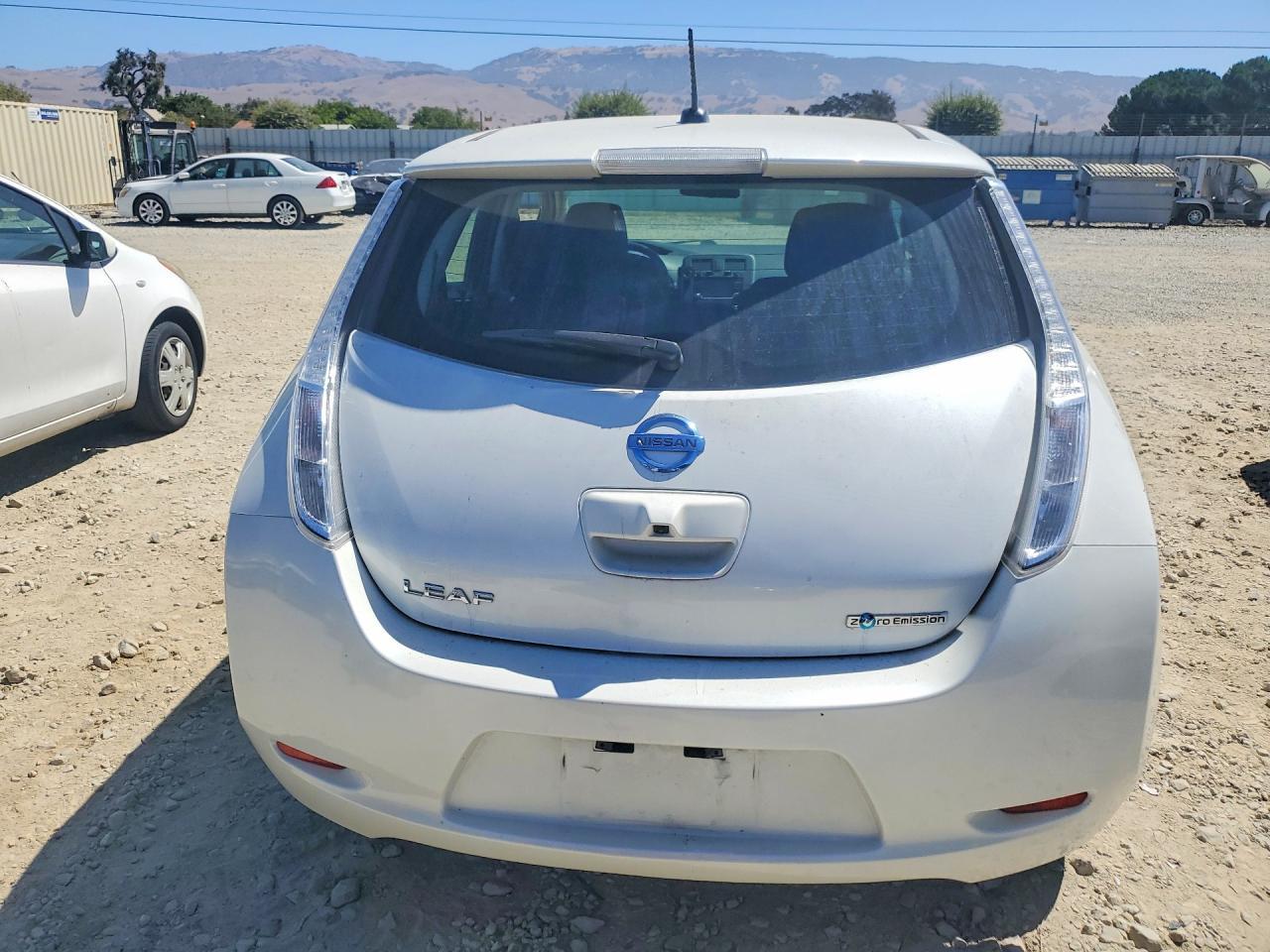2016 Nissan Leaf S - Фото 6