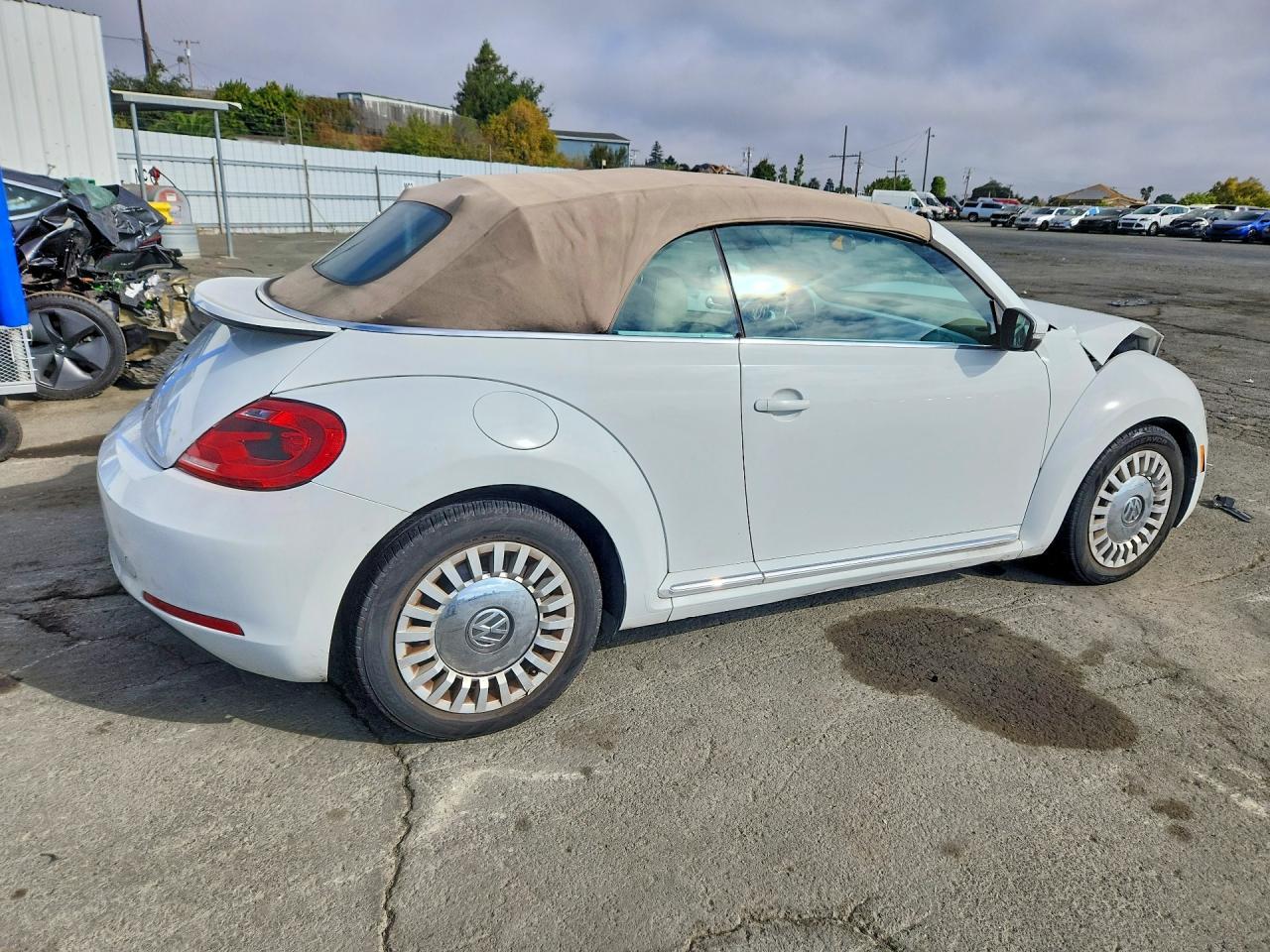 2016 Volkswagen Beetle S/Se - Фото 3
