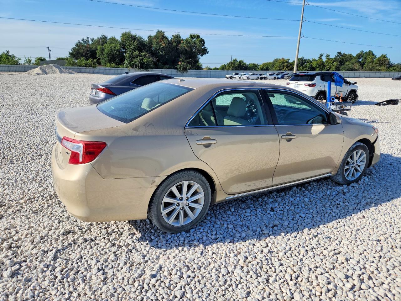 2012 Toyota Camry Xle - Image 3
