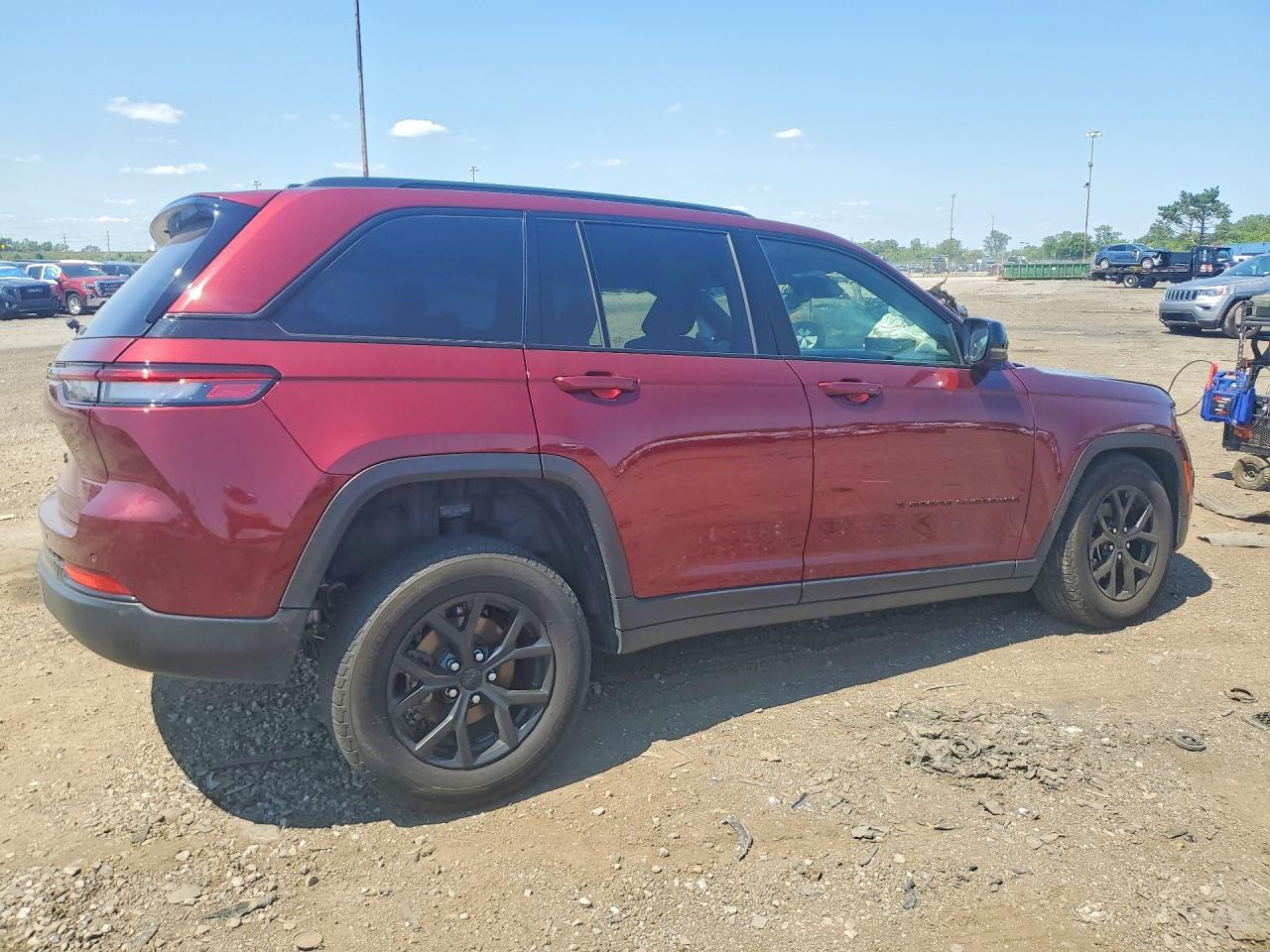 2024 Jeep Grand Cherokee Laredo - Image 3