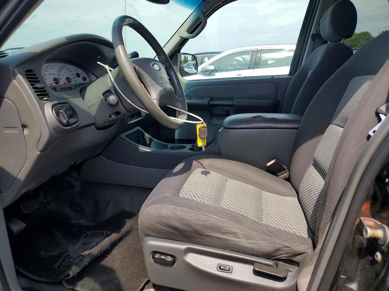 2005 Ford Explorer Sport Trac - Фото 7