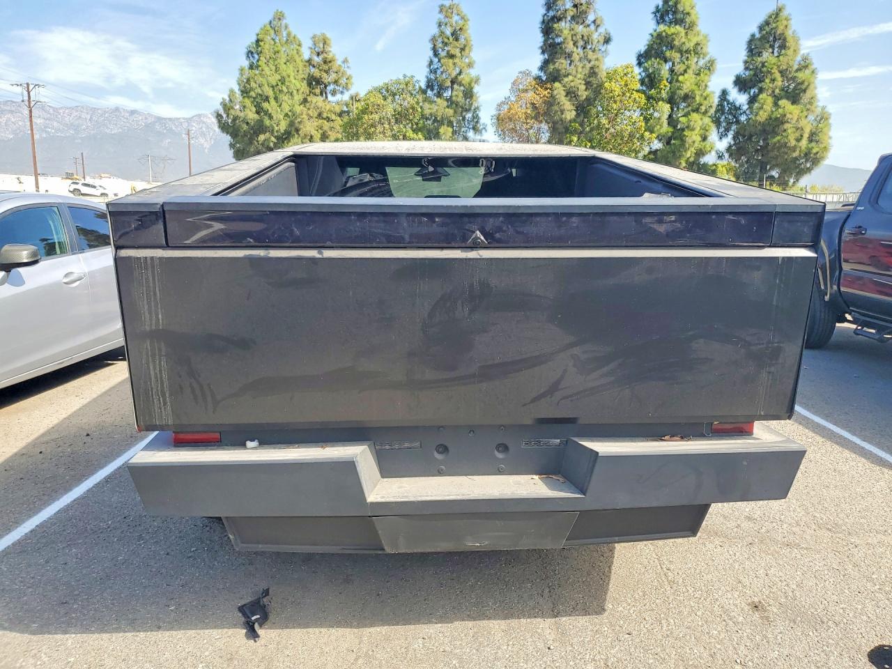 2025 Tesla Cybertruck - Фото 6