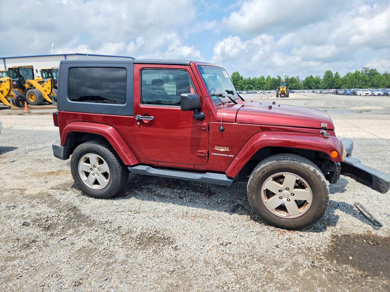 2010 Jeep Wrangler Sahara - Image 4