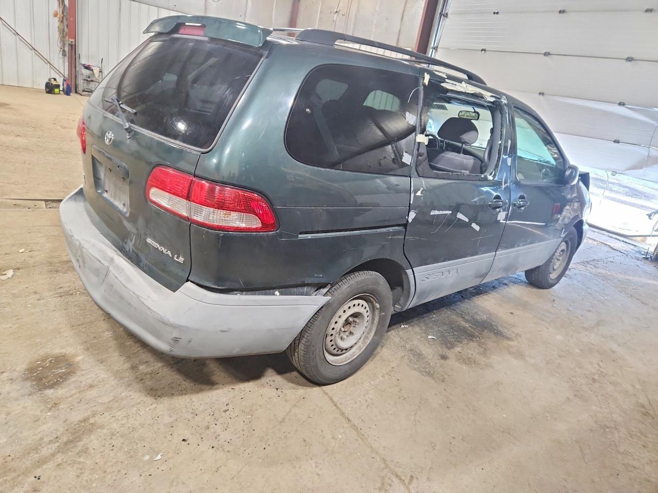 2002 Toyota Sienna Le - Image 3