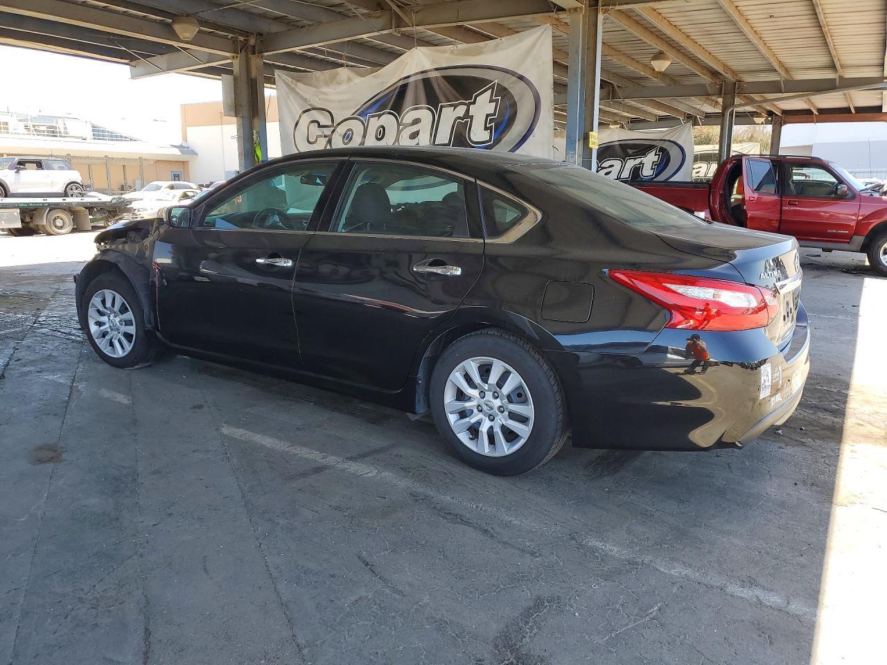 2016 Nissan Altima 2.5 S - Фото 2