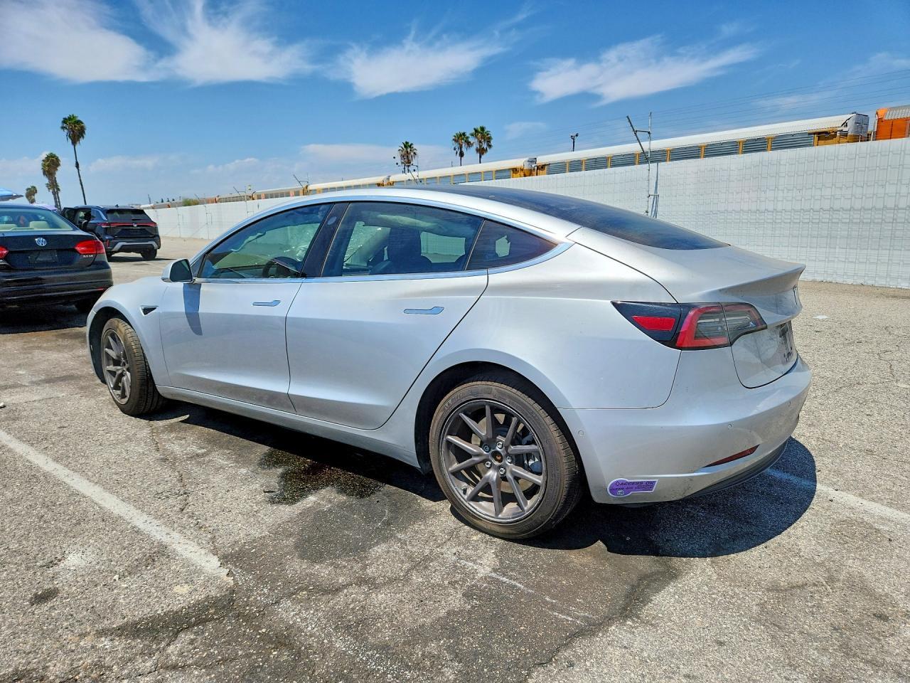 2018 Tesla Model 3 - Фото 2