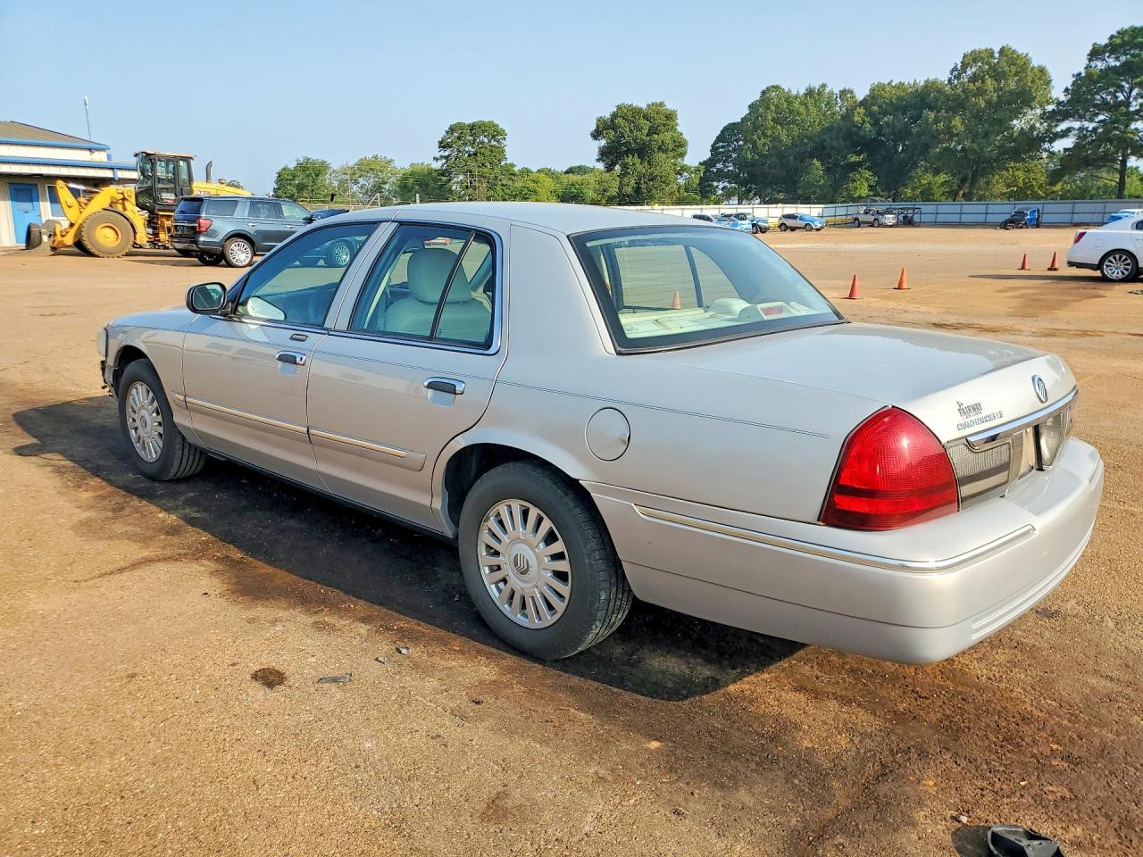 2007 Mercury Grand Marquis Ls - Image 2