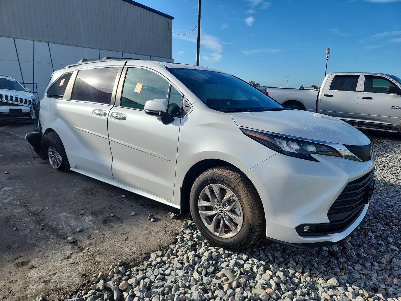 2026 Toyota Sienna Xle 8-Passenger - Image 4